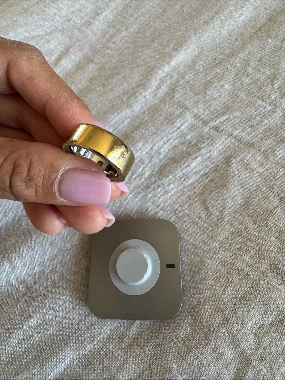 Oura Ring 4 Gold with Box - Size 7